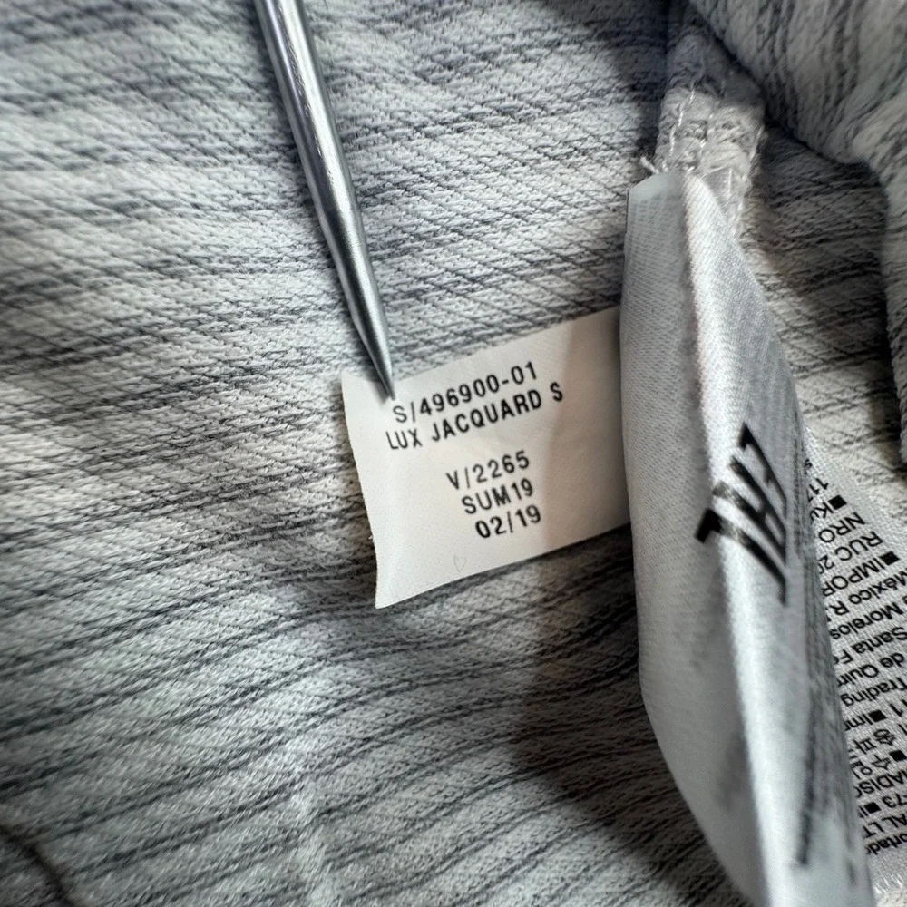 Banana Republic T-Shirt Mens Medium Grey Luxury Touch‎ Striped Jacquard
